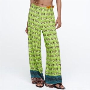 NWT ZARA Printed Wide Leg Trousers size XS
🚨FIRM PRICE NO DISCOUNT